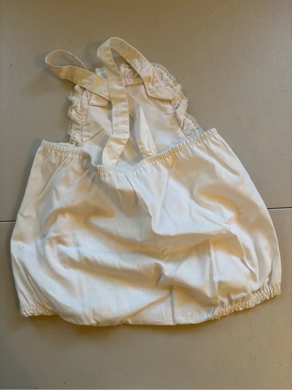 Lot of 5 items. Vintage dresses and bonnet